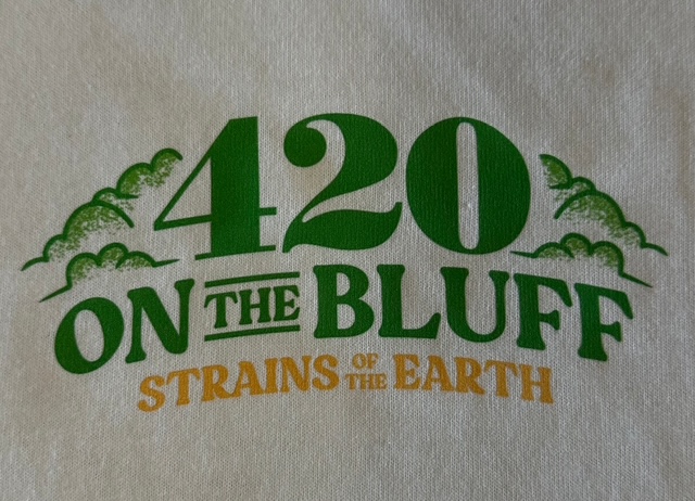 Strains of the Earth | 420 T-shirt | White | L